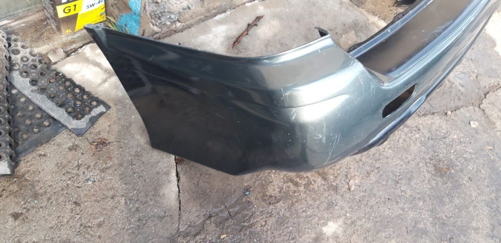 Продам задний бампер на субару оутбак