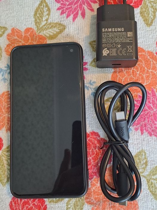 Самсунг s10e в идеале продам.