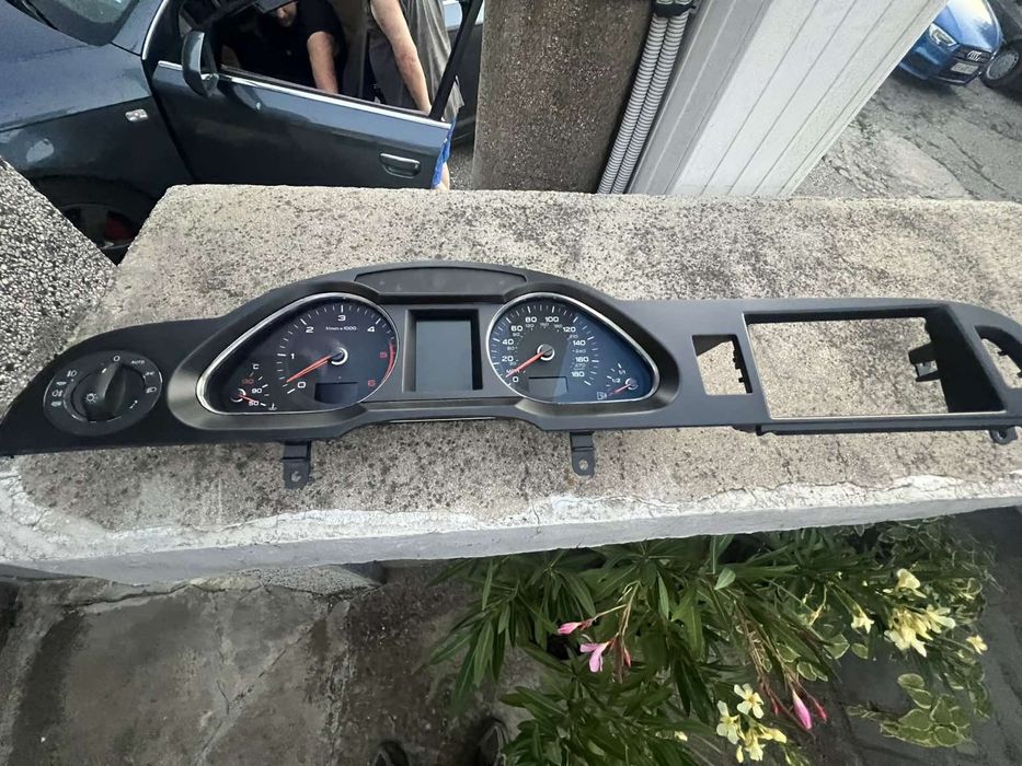 Километраж,панел и копче за фарове от Audi A6 C6 3.0tdi