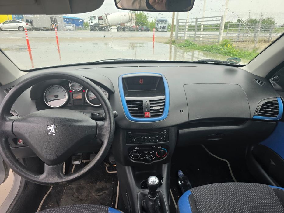 Vând peugeot 206 plus benzină 2011