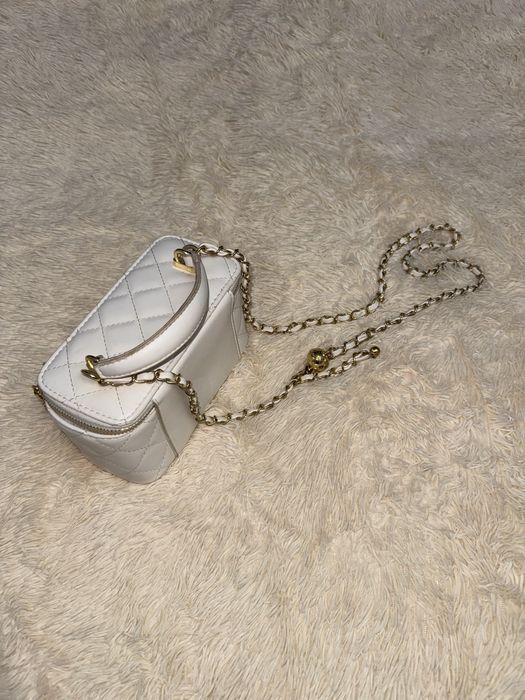 сумочка Chanel белая