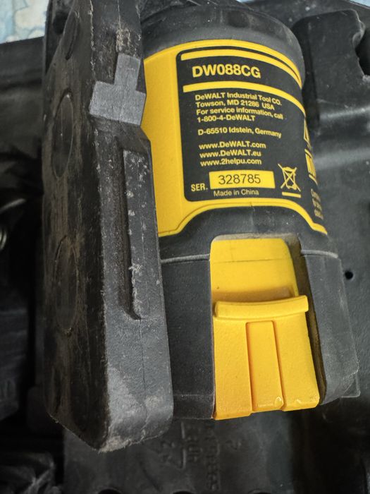 лазерен нивелир dewalt dw088cg зелен