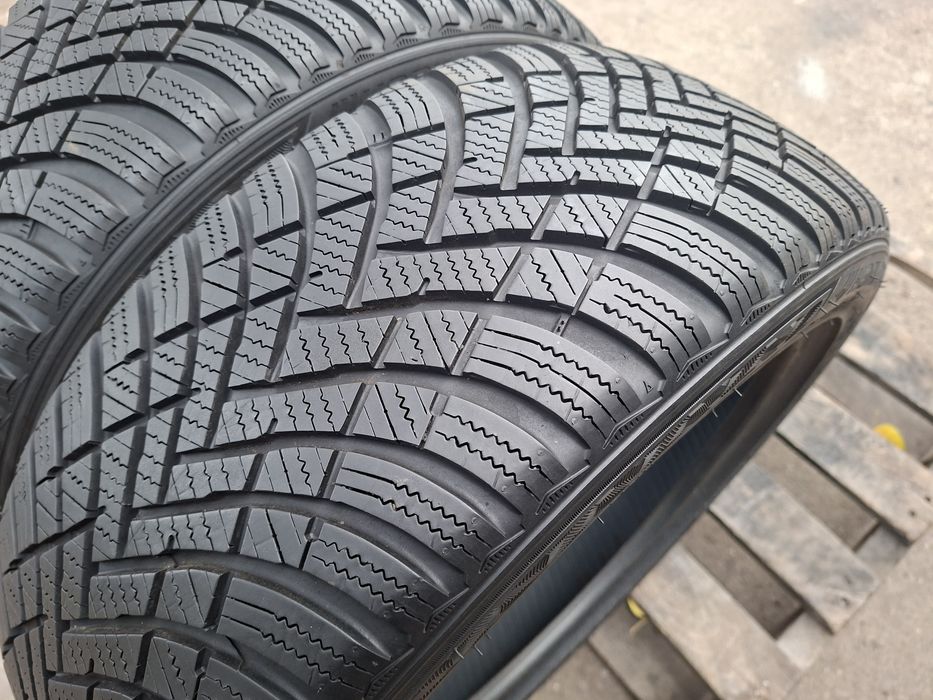 2бр. Почти Нови 195/45/16 Hankook Winter I cept RS3