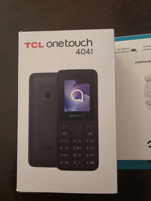 TCL 4041 чисто нов фабрично запечатан с слушалки!