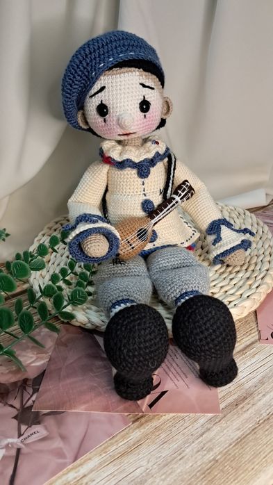 Вязаный Пьеро ручной работы