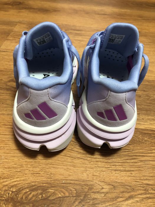 Маратонки обувки