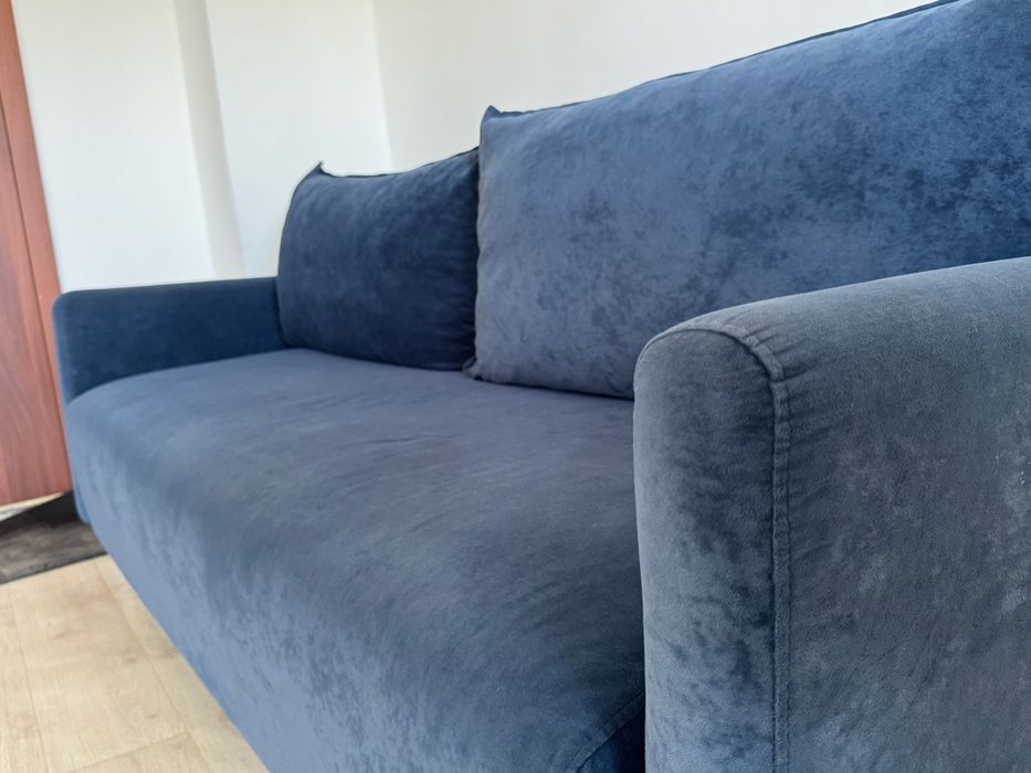 Продается диван развигающийся 2м