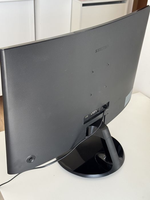 Monitor LED Curbat Samsung LC27F390FHUXEN