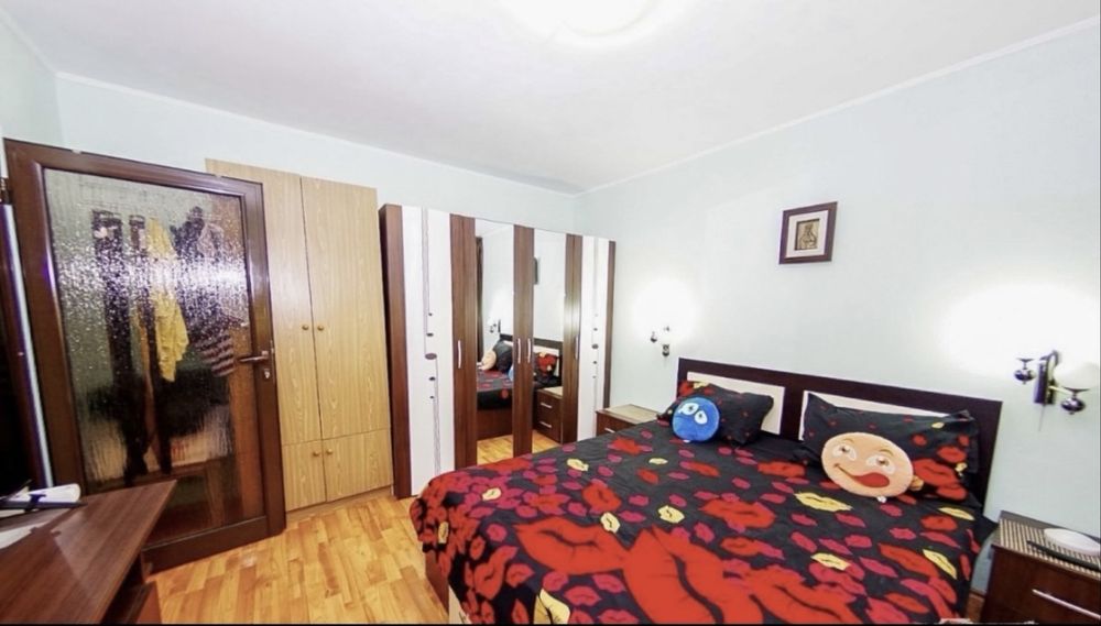 Vand apartament zona foarte buna!