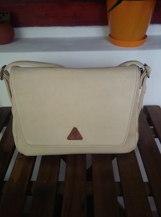 Две дамски чанти с дълга дръжка -15 лв