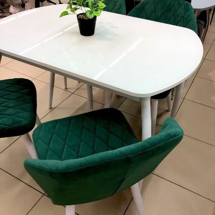 Кухонный стол и стулья