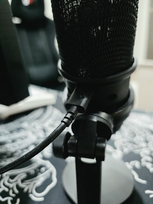 Продам микрофон HyperX Solocast