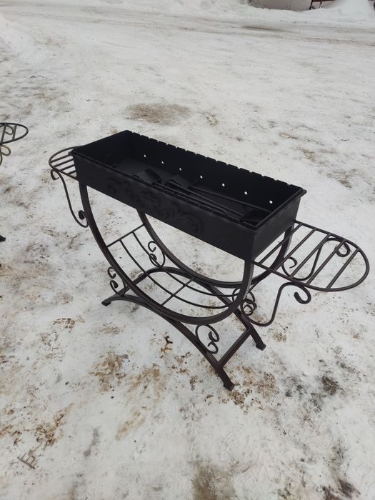 Продам мангал с ковкой