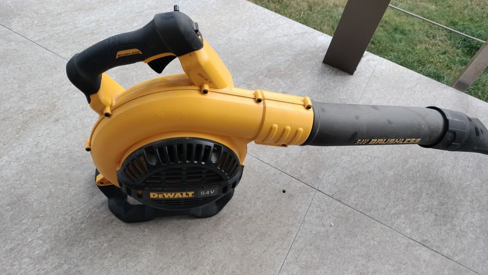 Suflanta Dewalt DCM572