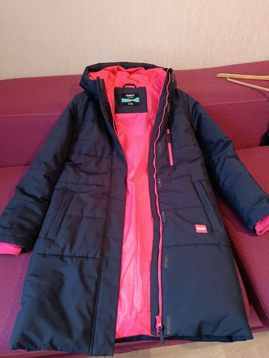 Продам куртку для девочек
