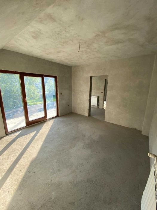 Casă spațioasă cu o curte generoasa – Gata să o amenajezi cum vrei!