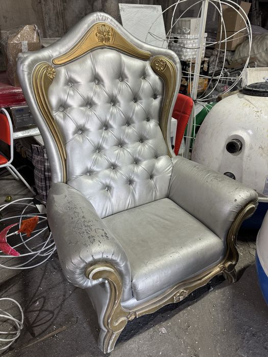 Стулья и кресло бу