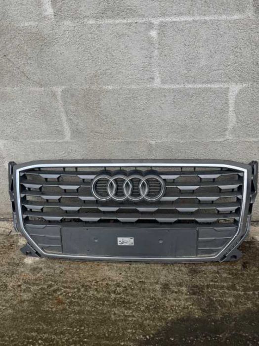 Grila centrala Audi Q2 cod: 81A853651