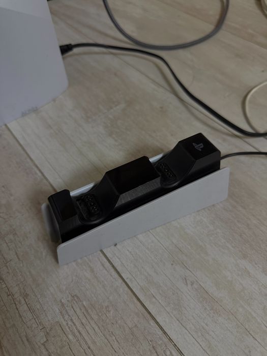 Продаю PS5 Slim с дисководом и 3 джостиками
