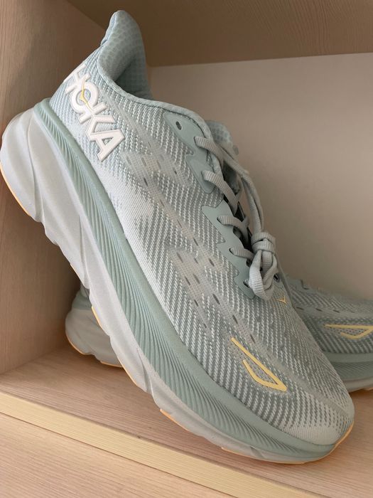 Мужские кроссовки от бренда HOKA. Очень легкие и удобные. Оригинал