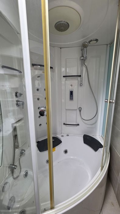 Cabină de dus cu hidromasaj jacuzzi