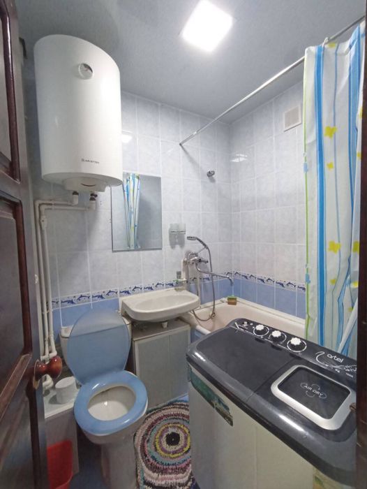 Прадаётся 1х 8микрарайоне вдоль дороги