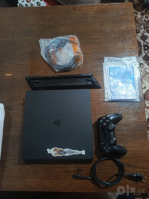 PlayStation 4 slim 1 TB