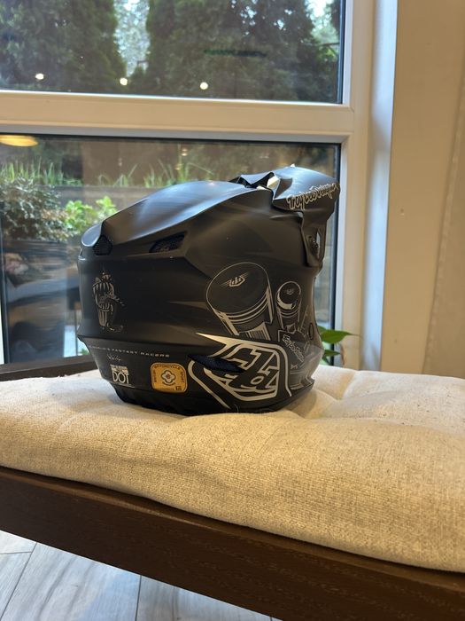 Каска Troy lee Designs