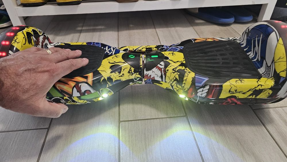 Hoverboard Monkeyboard Graffiti