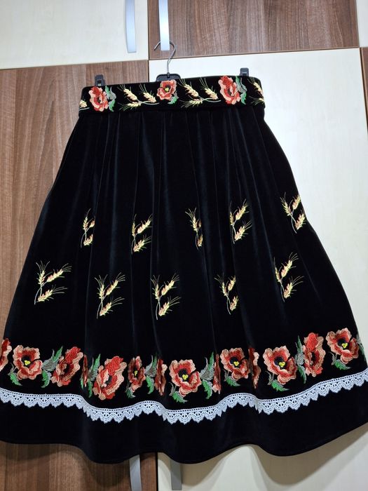 Fusta cu spice de grâu brodata cu fir de mătase