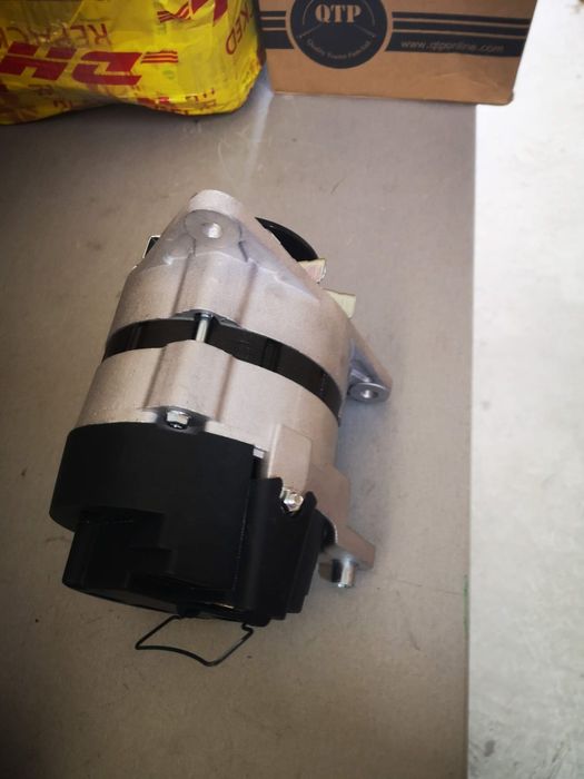 Alternator tractor Ford 2000 3000 5000 cu releu incorporat ford dexta