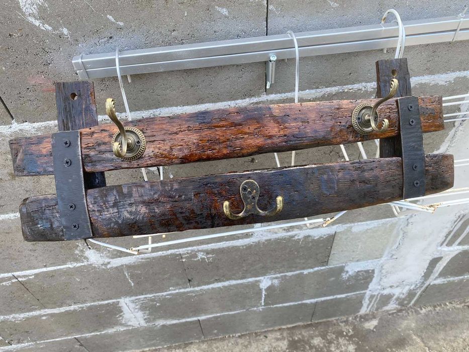 Закачалка от дърво