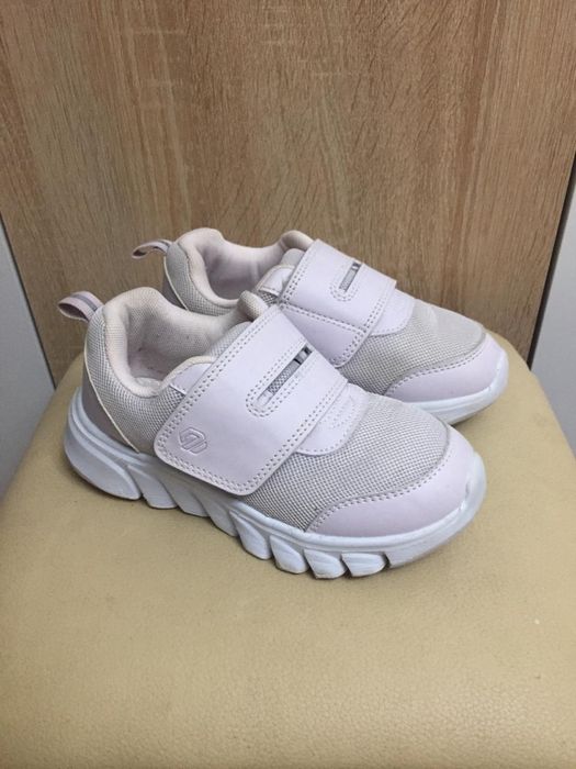 Детская обувь разная.