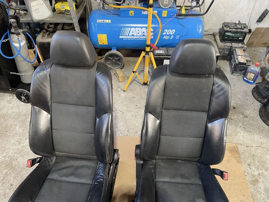 Ел Рекаро Е60 Седалки