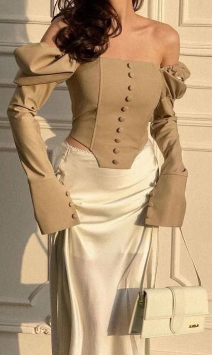 продам блузу S 7000 тг