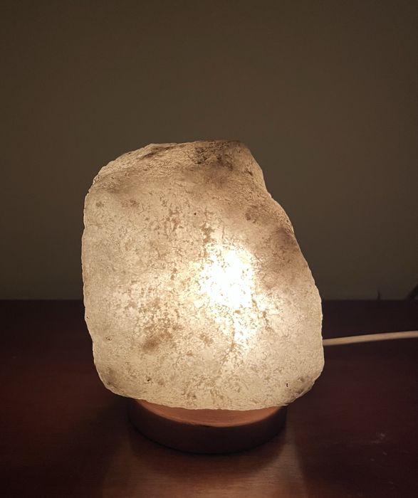 Veioza din bloc de sare naturala, de culoare alba
