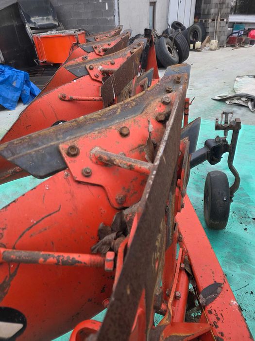 Plug Kuhn Master 120 reversibil  cu 4 brazde (3+1)