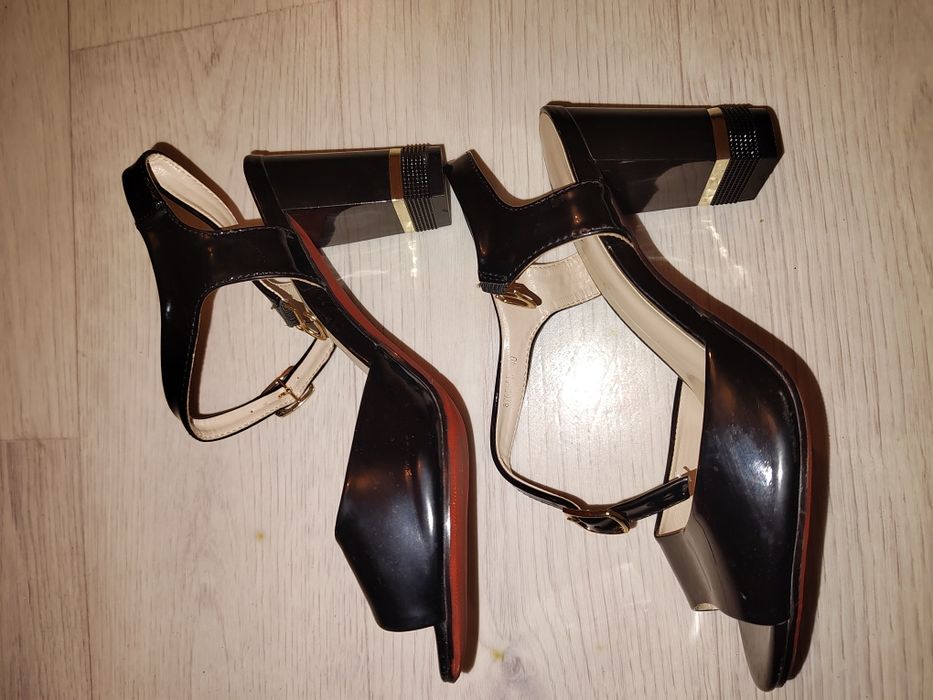 Продам женскую обувь