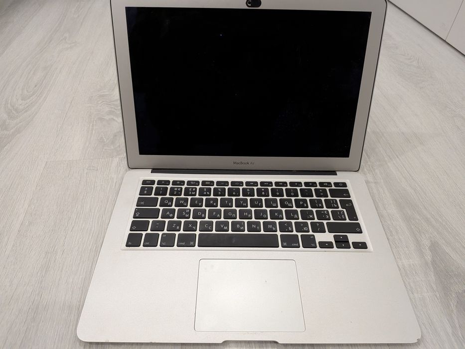 MacBook Air A1369 pentru piese – pornește, date șterse