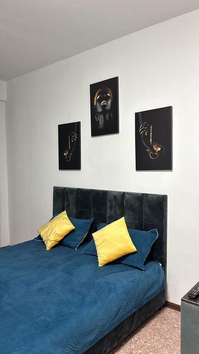 По часам  днём 2500 вечером 3000