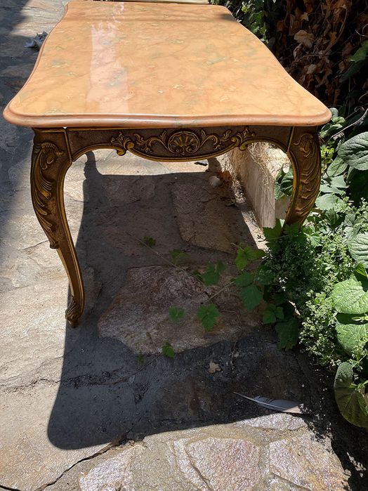 Месингова маса с мраморен плот