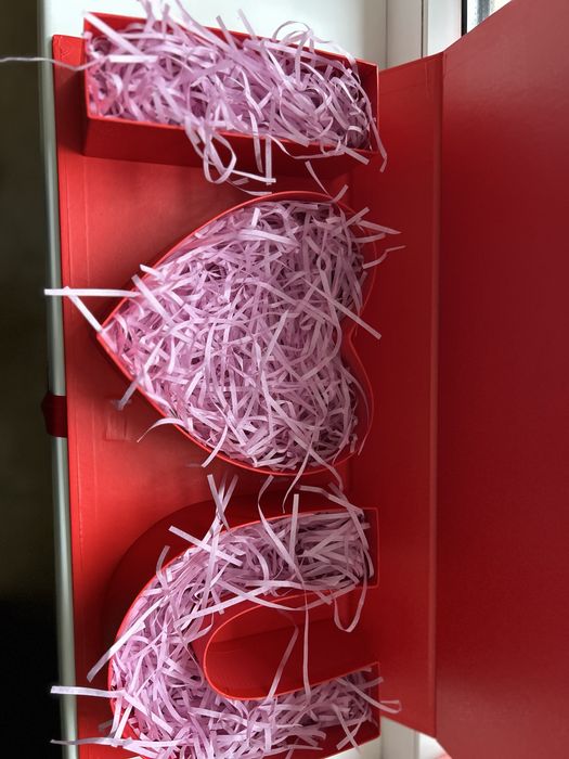 Продам красивую коробку для подарка