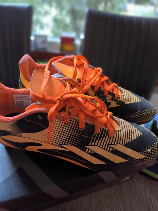 Всички за 40 лева! Много футболни обувки