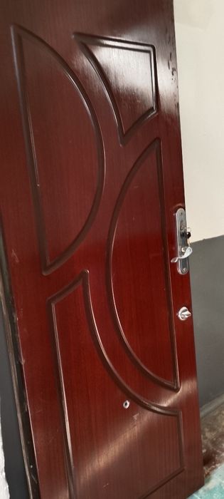 Srochno temir eshik sotiladi