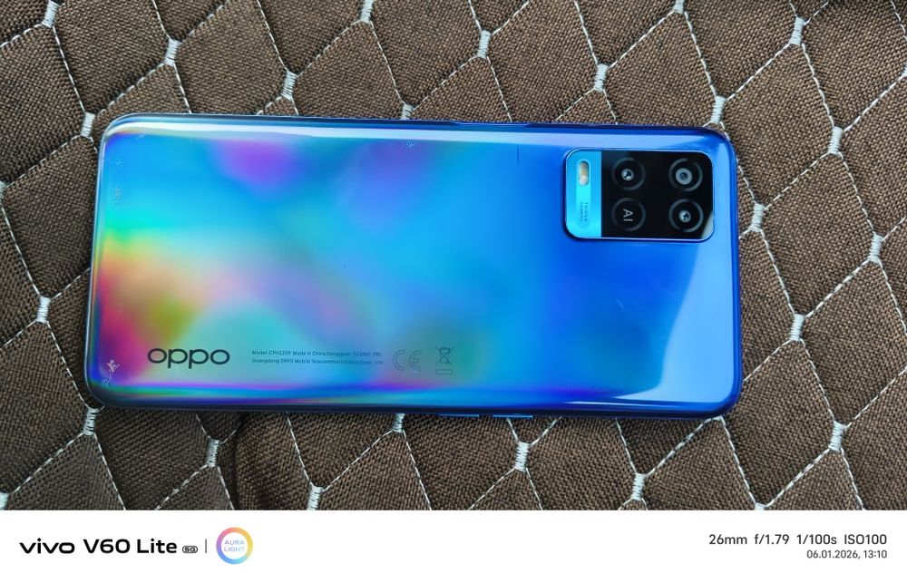 Продам телефон.        .