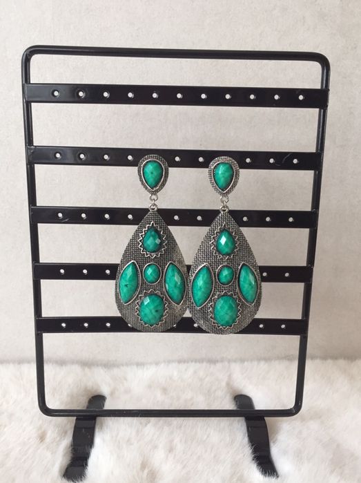 Серьги с зелеными вставками