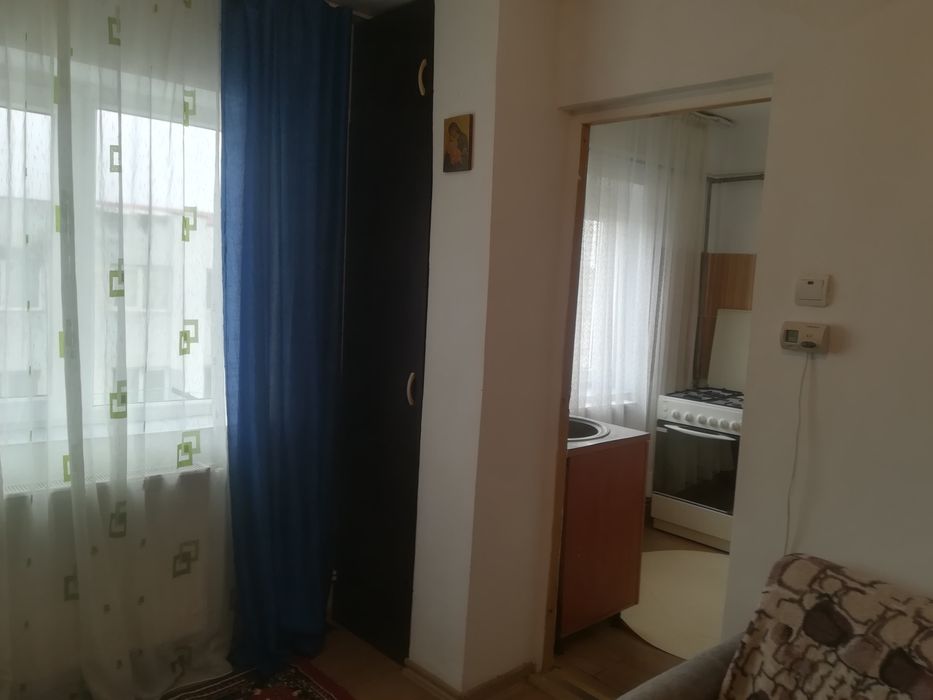 Închiriez garsonieră