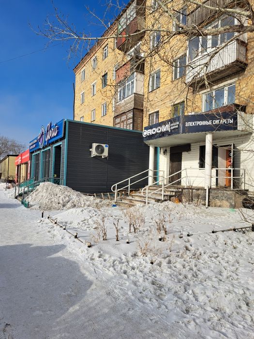 Продам  двух комнатную квартиру в центре  города Щучинска