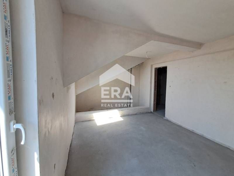 Тристаен апартамент на две нива за продажба, в новострояща се сграда с