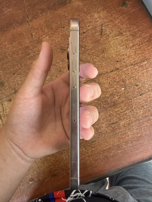 iPhone 16 pro max gold